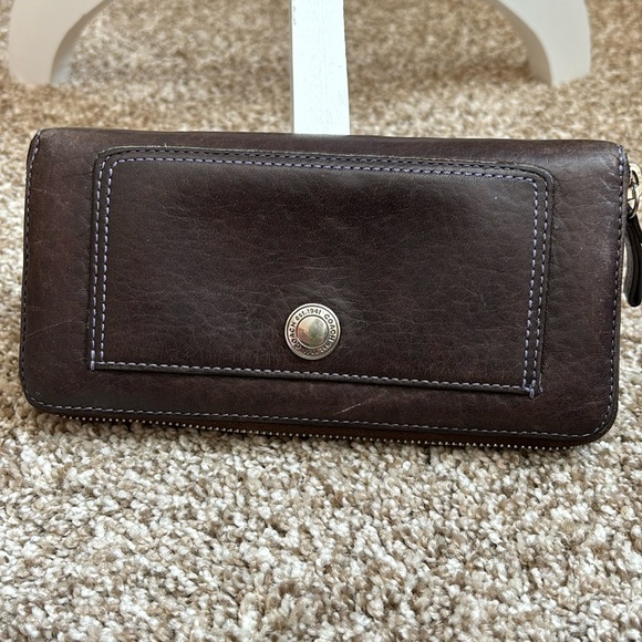COACH Zip around Leather Wallet - Picture 1 of 9